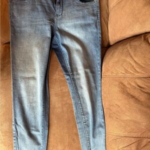 Old Navy Women's Straight Leg Jeans in Medium Blue